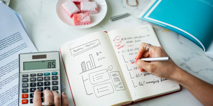 How to Budget and Save Money at the Same Time